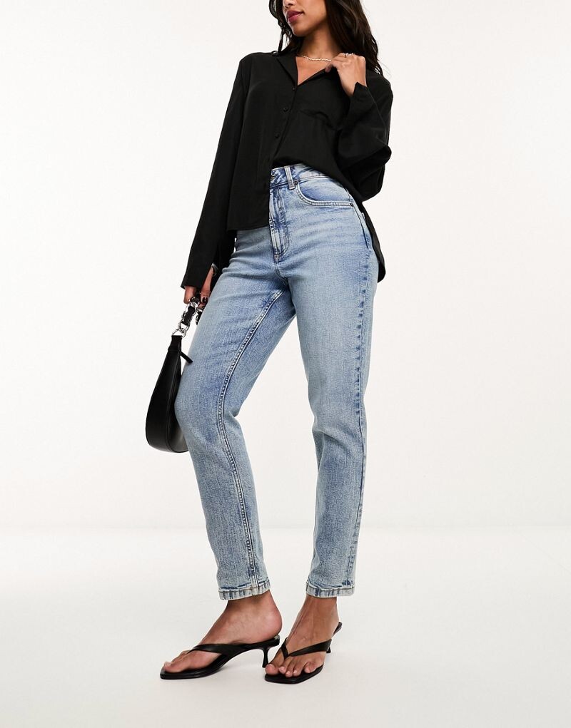 

Голубые узкие джинсы Mom ASOS DESIGN