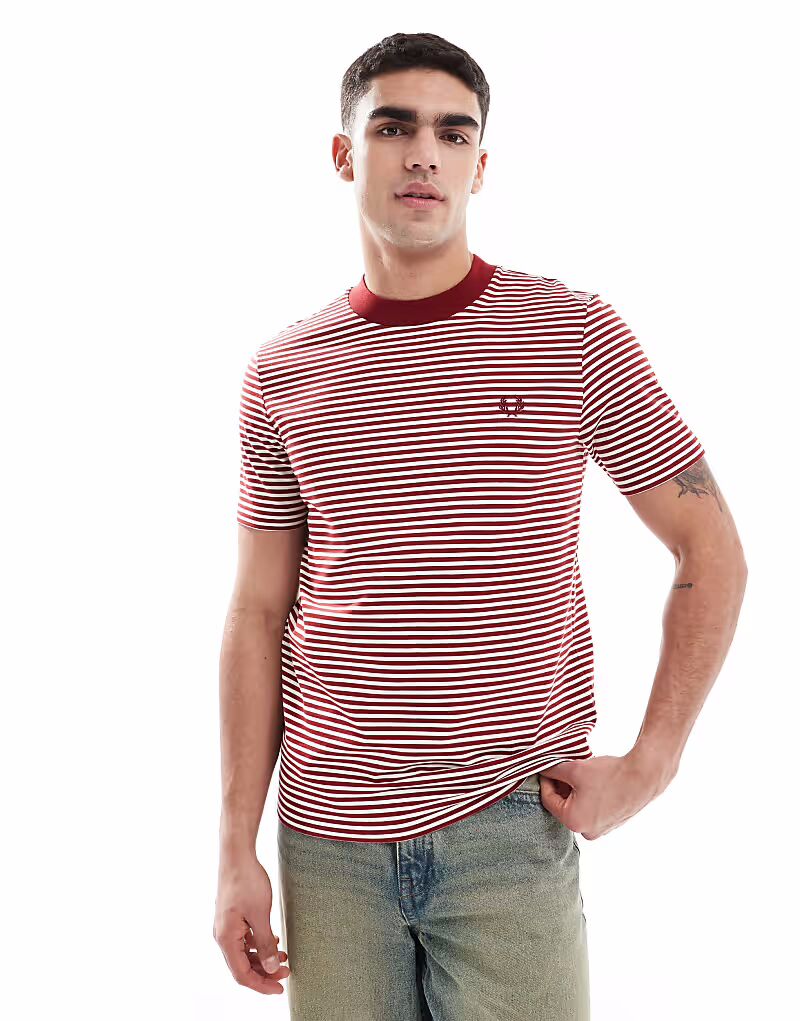 

Футболка Fred Perry в тонкую полоску красного и белого цветов