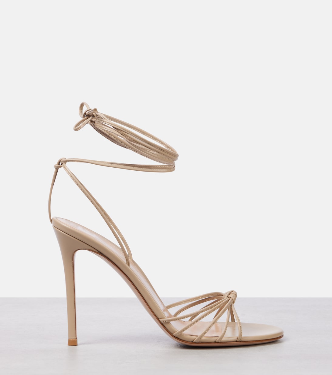 Кожаные сандалии Strappy 105 с ремешками Gianvito Rossi, Snad — фото 4