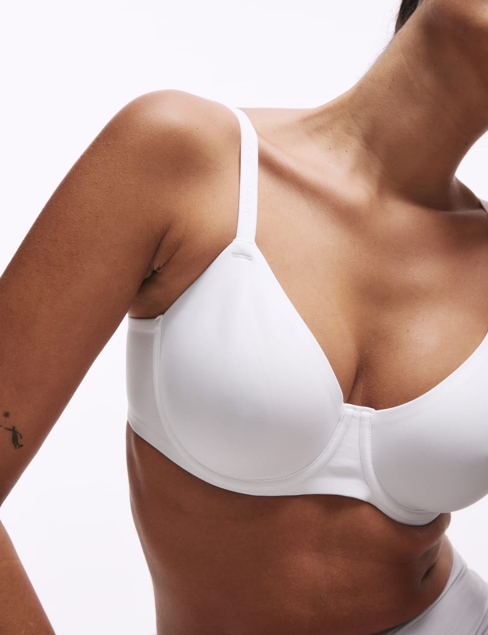 

Бюстгальтер Flexifit Invisible Wired Full-Cup Bra AE Body by Marks & Spencer, белый
