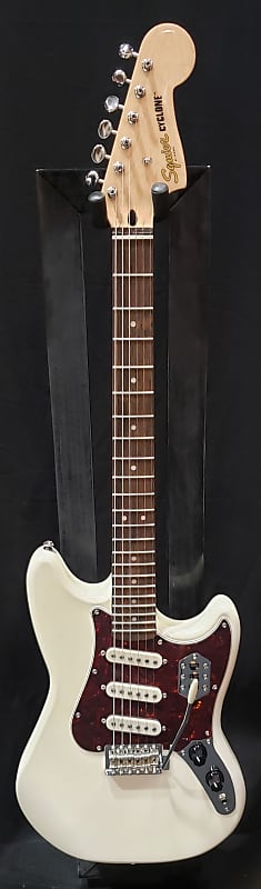 

Электрогитара Squier Paranormal Cyclone 2021 Pearl White