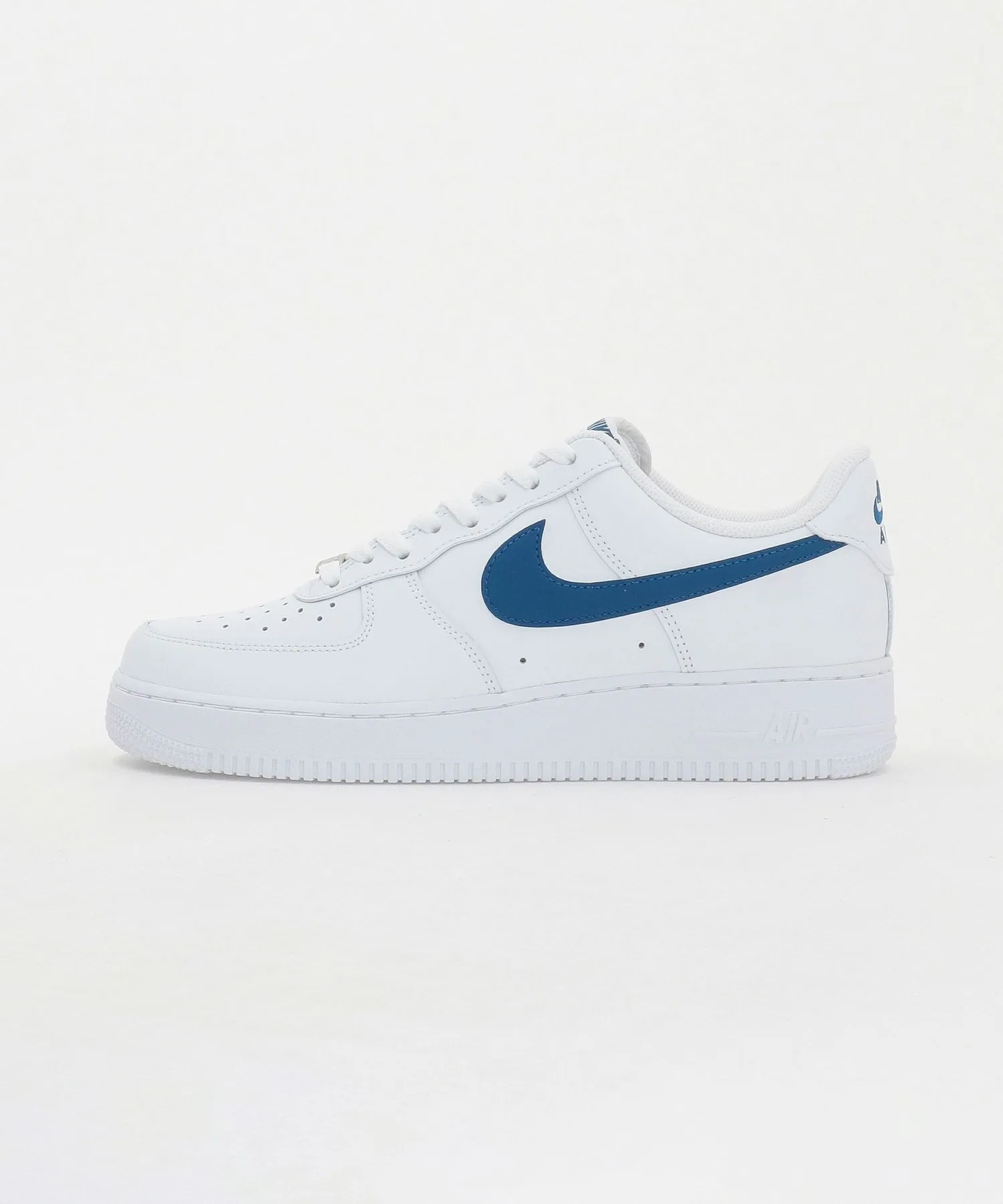 Мужские кроссовки Nike AIR FORCE1 07 FJ4146 белые