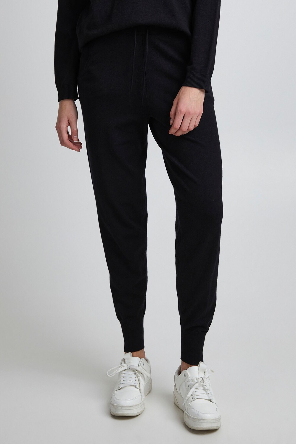 

Спортивные брюки PULZ Jeans Stoffhose PZSARA 50206466, черный