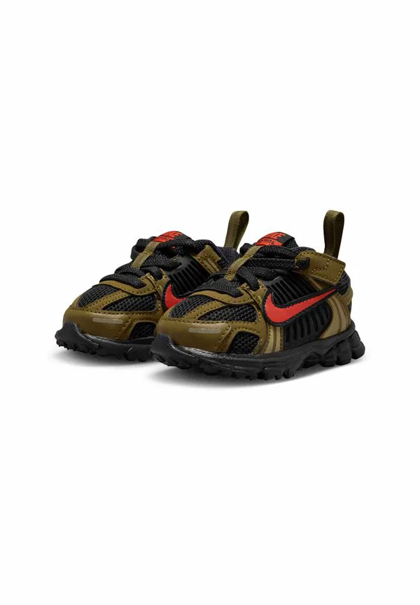 Скейтбордистские кроссовки vomero 5 bt Nike Sportswear, Black Olive Flak Quantum Moss Picante Red — фото 2