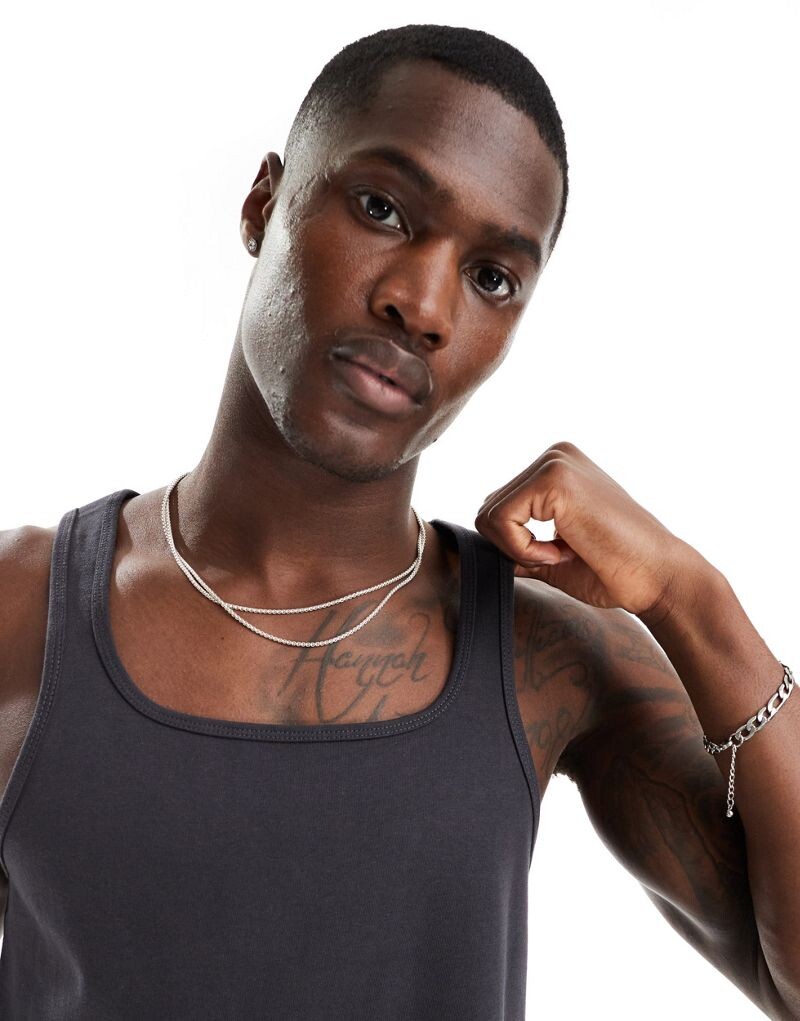 

ASOS DESIGN – графитовый топ без рукавов с ромбовидным вырезом