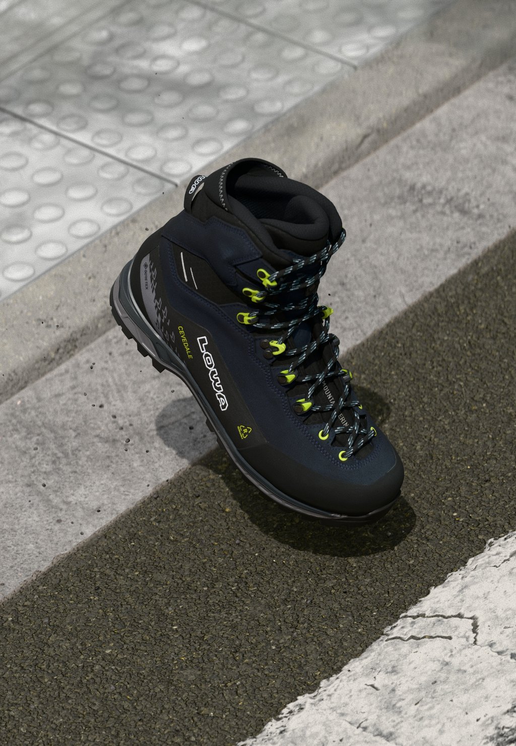 

Горные ботинки CEVEDALE PRO GTX MID Lowa, темно-синий