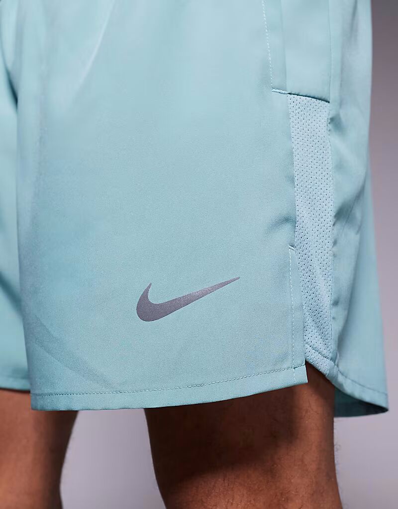 Шорты Running Challenger Dri-FIT 5 дюймов зеленого цвета Nike Running — фото 4