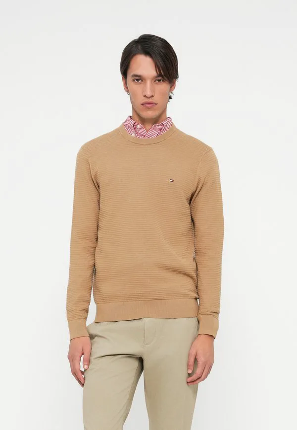 Джемпер с круглым вырезом, выполненный из фактурной трикотажной ткани. Tommy Hilfiger, Safari