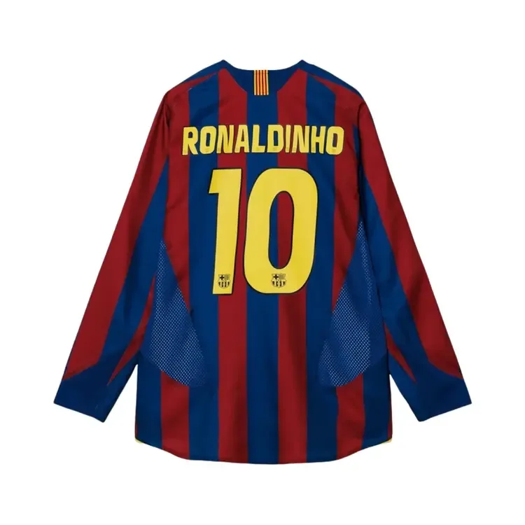 Реплика футболки с длинными рукавами Nike FC Barcelona Роналдиньо сезона 2005/06, красно-синяя — фото 2