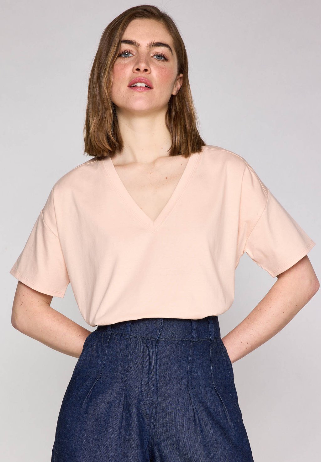 

Базовая футболка ALMA Maison 123, абрикос