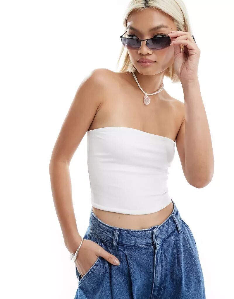 

Белый топ без бретелек Monki