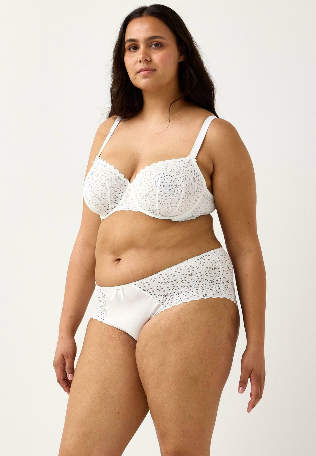 

Бюстгальтер на косточках SKILLA UNPADDED WITH BRODERIE ANGLAISE Lindex, белый