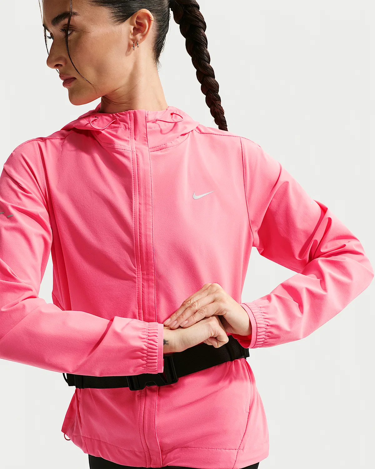 Женская ветрозащитная куртка для бега Nike Swift, Sea Coral — фото 3