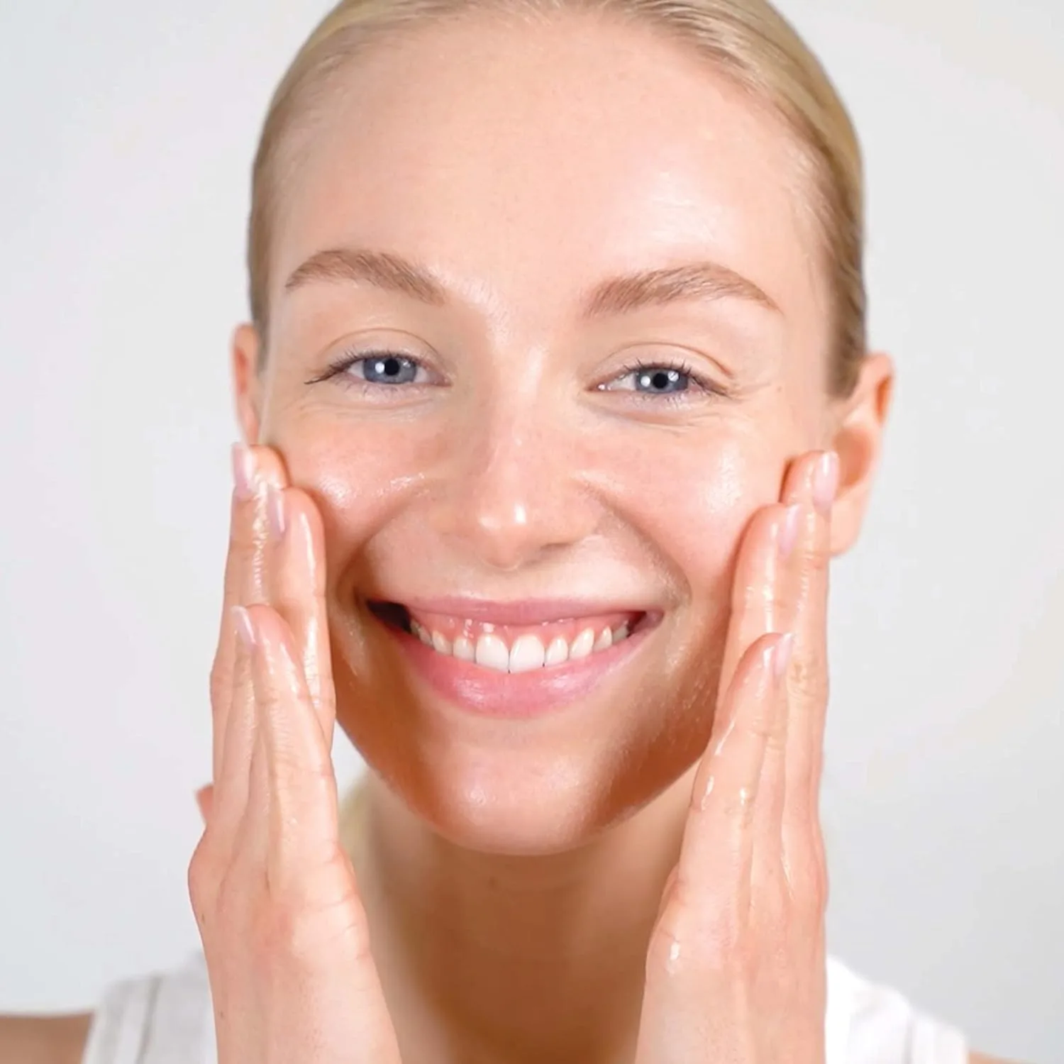 Гель для умывания Mario Badescu — Enzyme Cleansing Gel, очищающий гель для лица без масел с папаином и экстрактом, 473 мл — фото 3