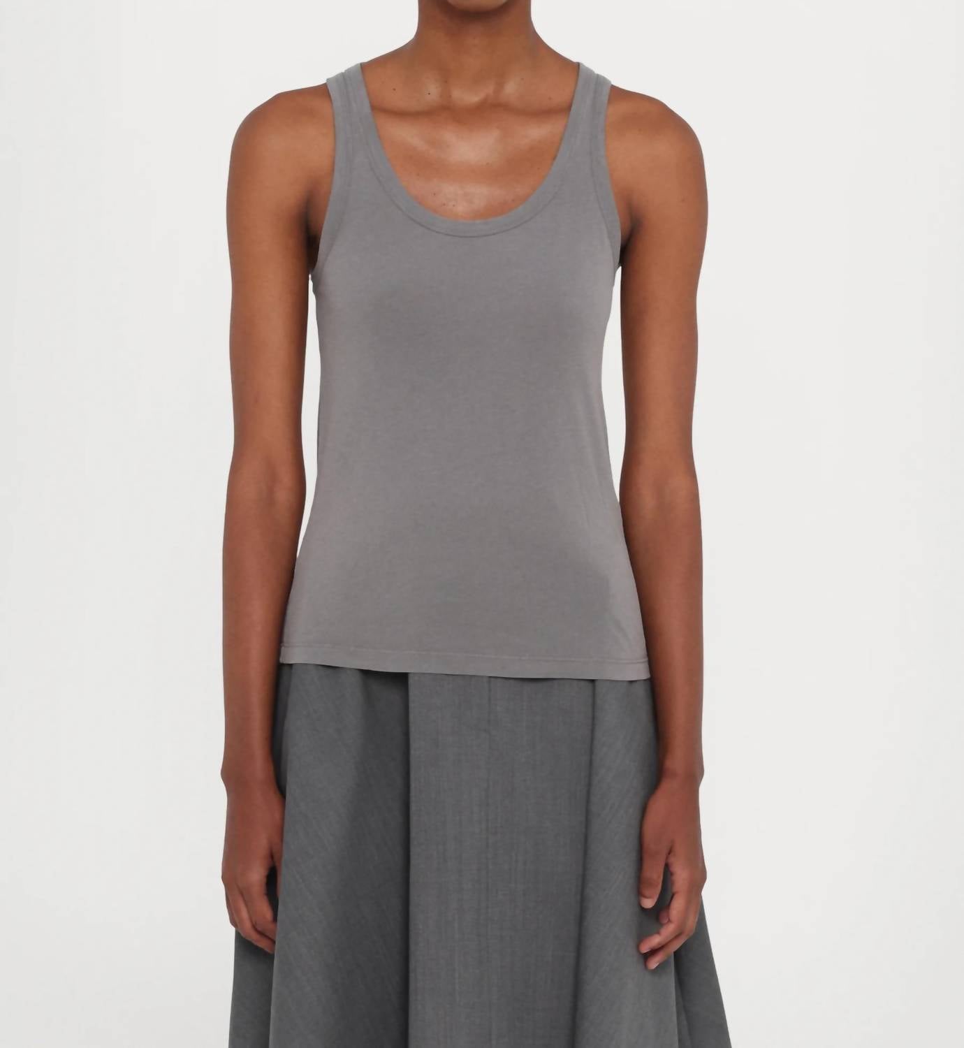 

Футболка с пигментным окрашиванием Tatia в сером металлике Officine Générale, серый