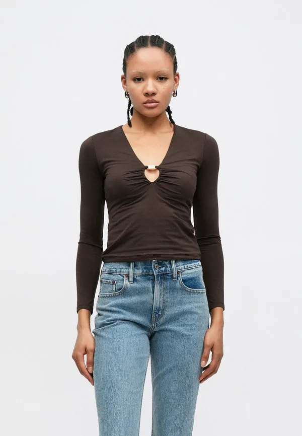 

Футболка с длинными рукавами и фурнитурой спереди Abercrombie & Fitch, Brown, Коричневый, Футболка с длинными рукавами и фурнитурой спереди Abercrombie & Fitch, Brown