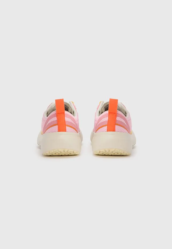 Маленькие светло-желтые кроссовки унисекс Veja, Guimauve/Orange Fluo — фото 3