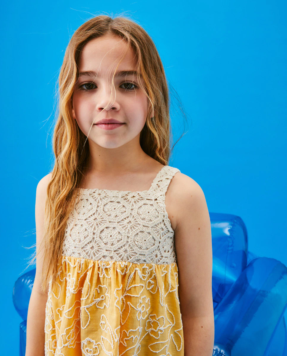 

Платье для девочки на бретельках, связанное крючком Kids El Corte Inglés, желтый
