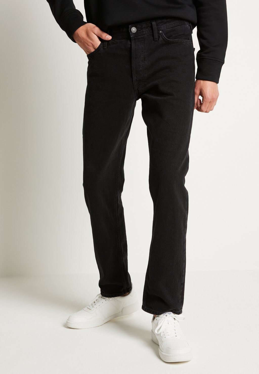 

Джинсы-сигареты JJICHRIS JJORIGINAL Jack & Jones, черный деним