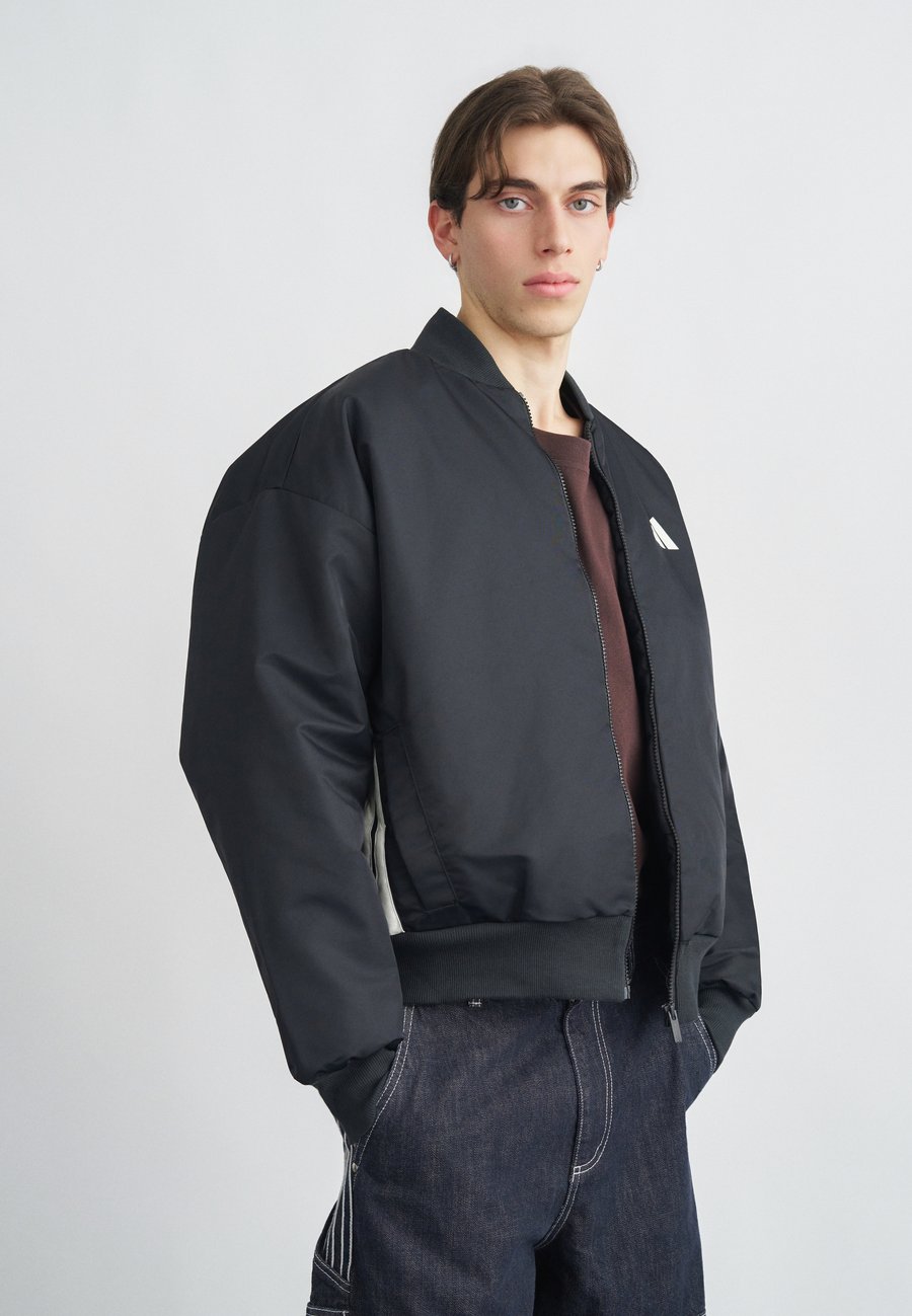 

Куртка Adidas Originals STADIUM, Black/Off-White/Black