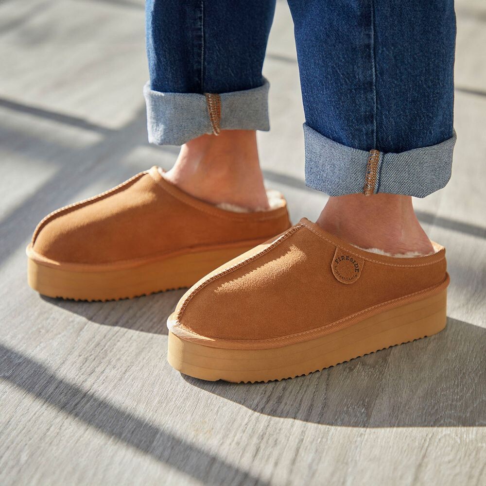 Женские тапочки Fireside by Dearfoams Queenstown на платформе с клогами, цвет Chestnut — фото 3