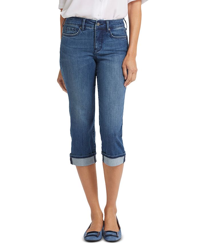

NYDJ Petite Marilyn High Rise Cropped Straight Jeans in Blue Ridge – укороченные прямые джинсы с высокой посадкой Petite Marilyn от NYDJ в цвете Blue Ridge NYDJ, синий