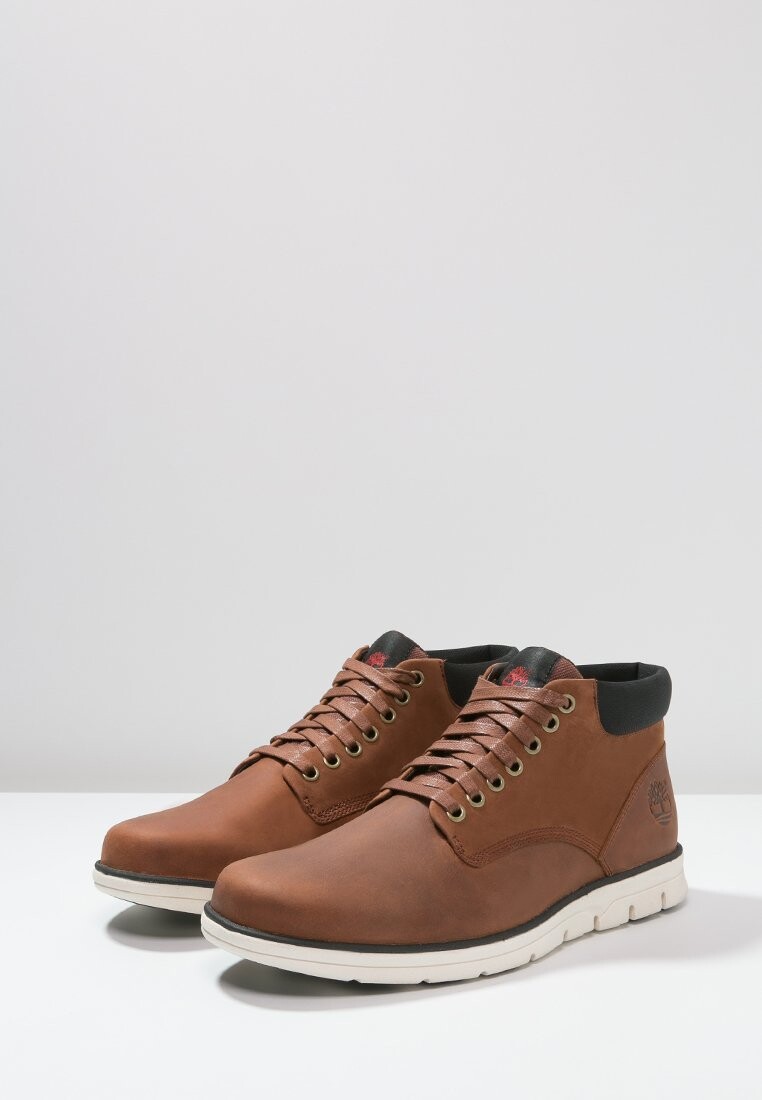 Спортивные туфли на шнуровке Bradstreet Chukka Timberland, цвет cognac — фото 4