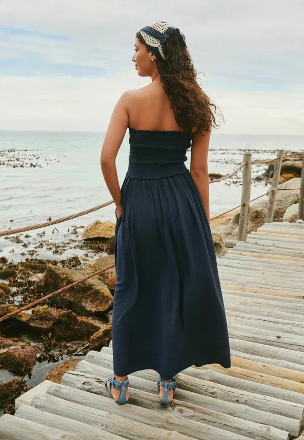Платье-миди Regular fit, бренд Next, модель bandeau shirred body, цвет темно-синий — фото 2