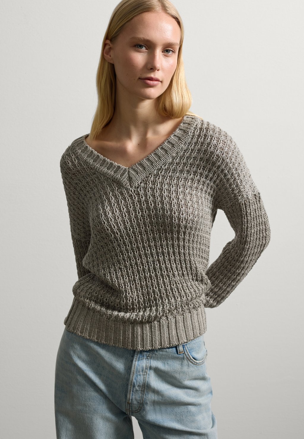 

Джемпер V NECK. Stefanel, серый