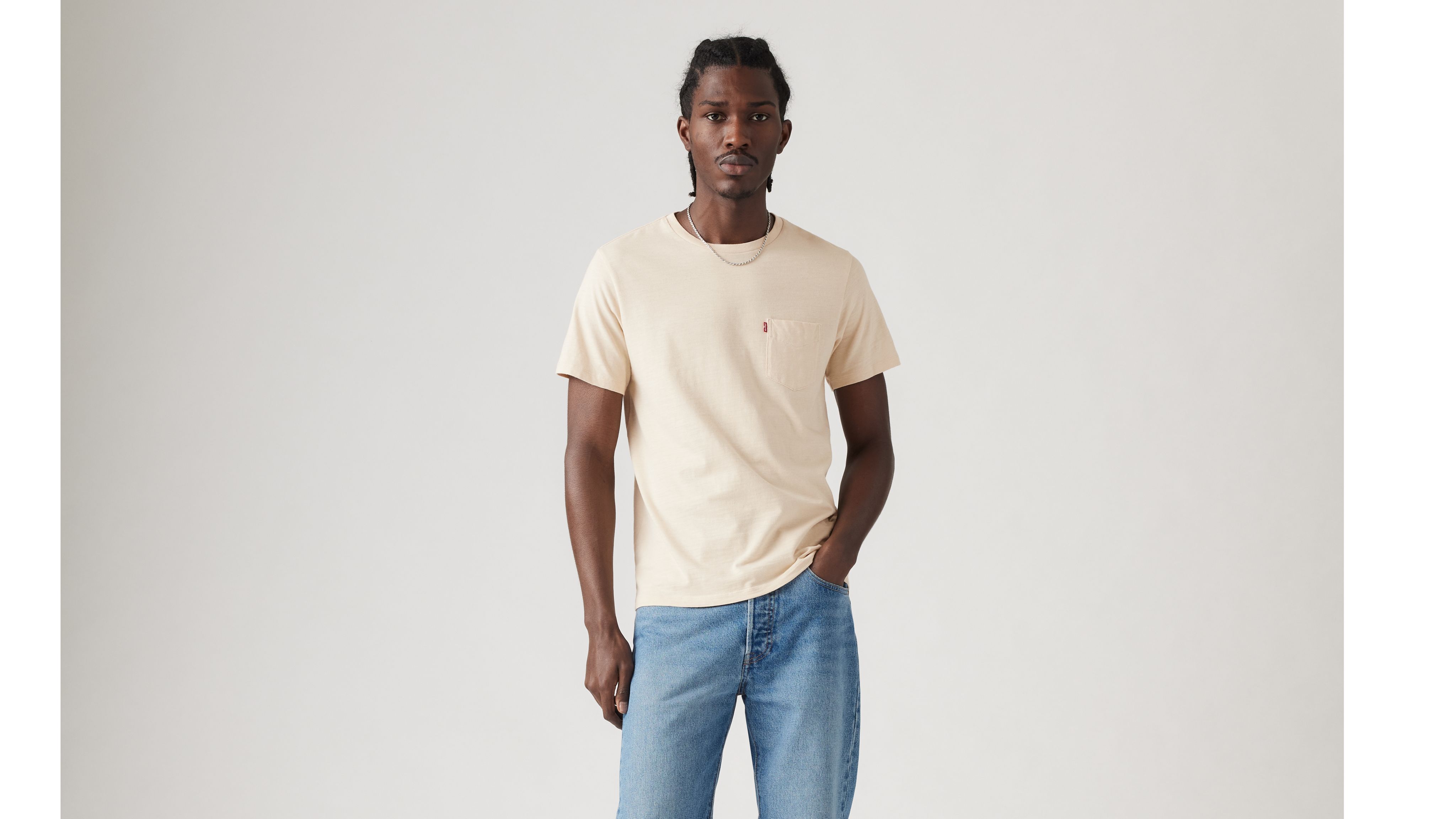 

Футболка с классическим карманом Levi's, цвет Fog - Neutrals
