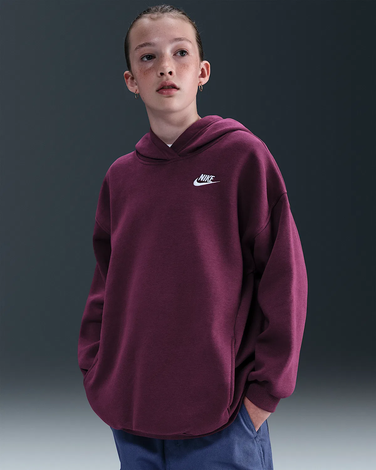 Детский оверсайз худи Nike Sportswear Club Fleece, Bordeaux/Bordeaux/White — фото 2
