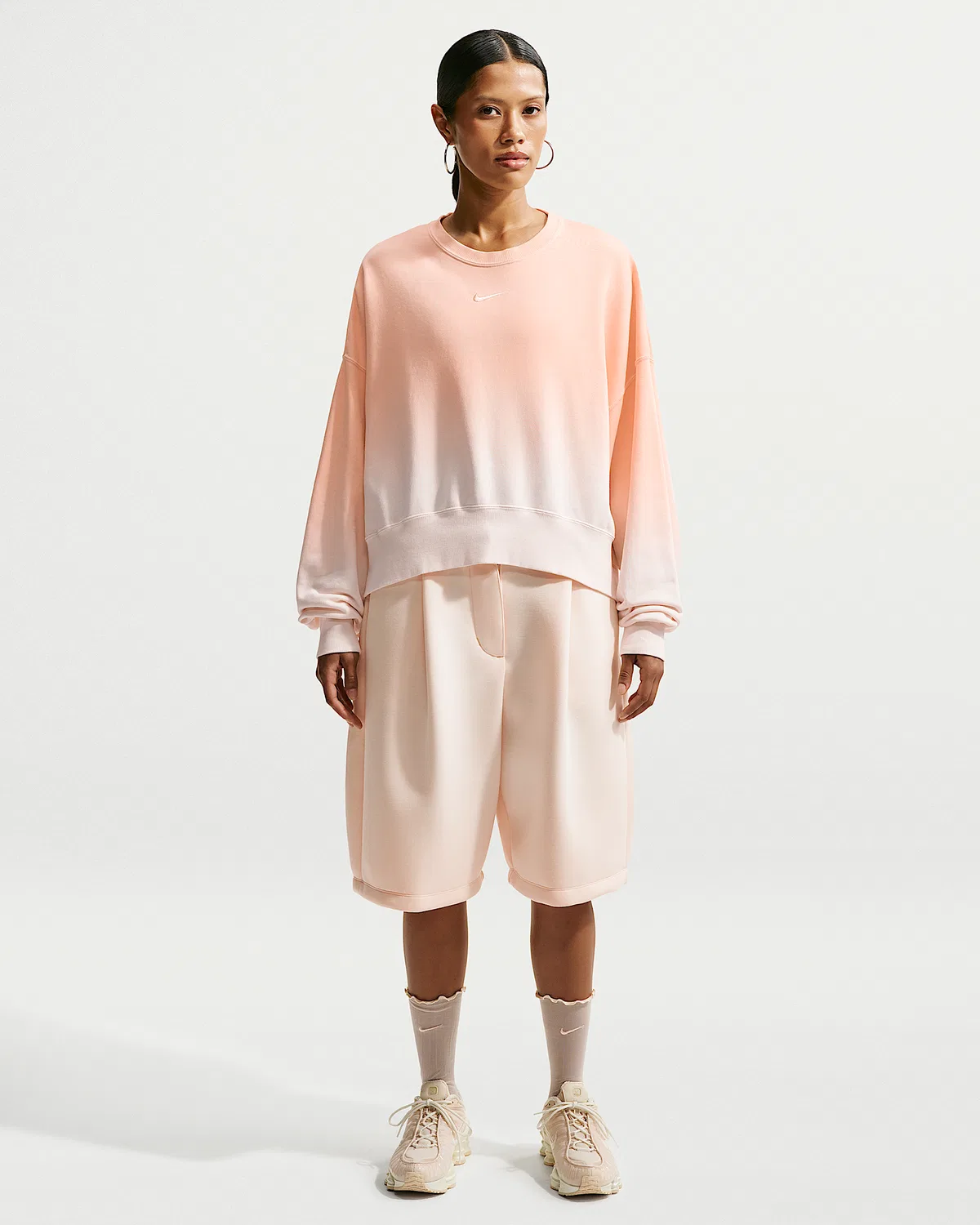 Женский оверсайз свитшот с круглым вырезом Nike Sportswear Phoenix Fleece, Chalk/Ice Peach/Ice Peach — фото 4