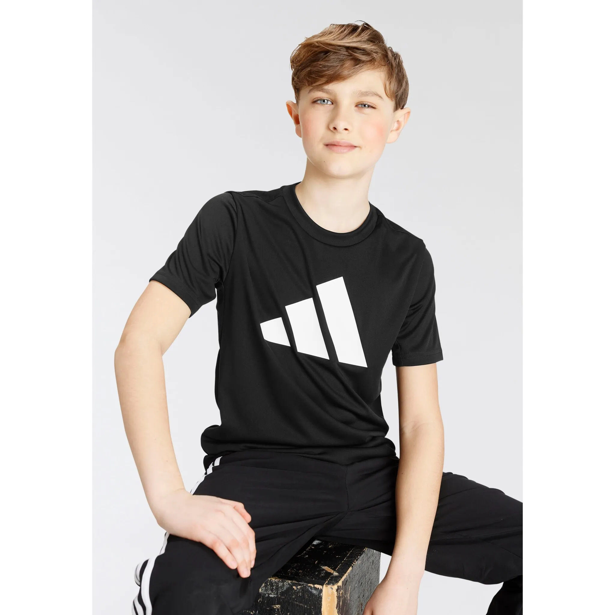 

Футболка adidas Sportswear «U TR-ES LOGO T», черный/белый