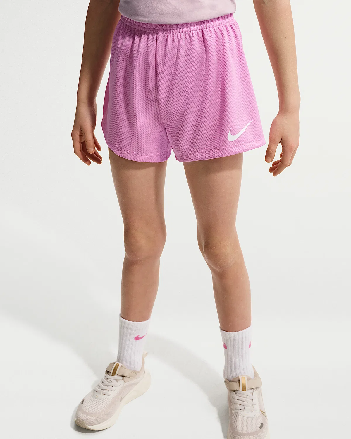 Детский комплект из 2 предметов: шорты из сетки Nike Move With Nature, Light Magenta — фото 4
