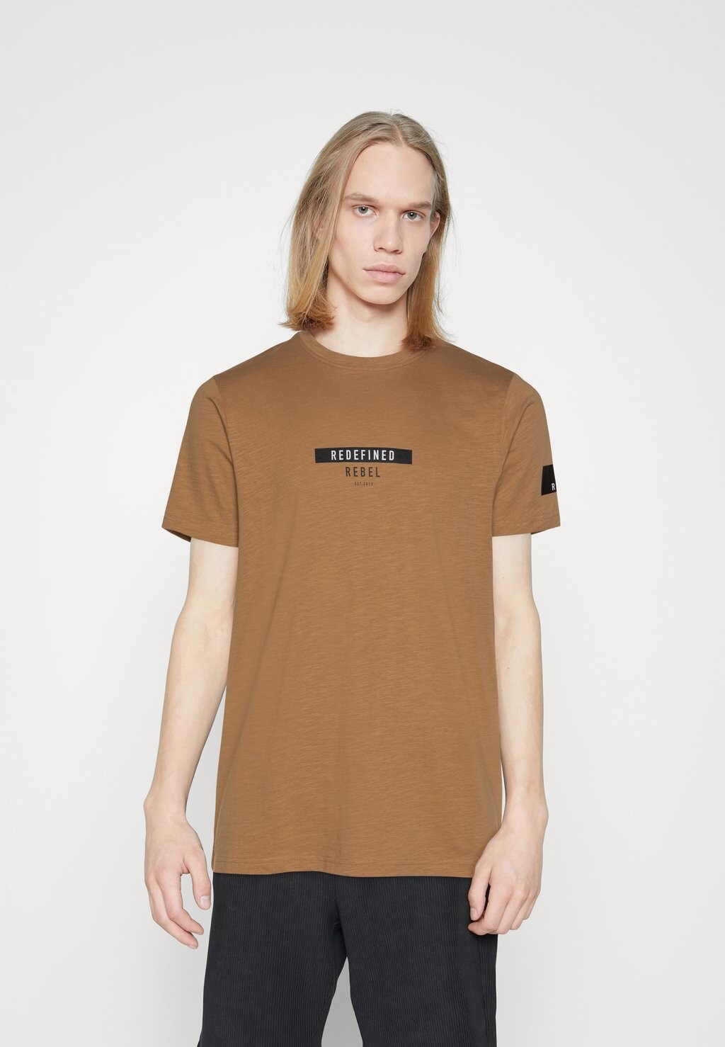 

Футболка с принтом RRGUTI TEE Redefined Rebel, дижон