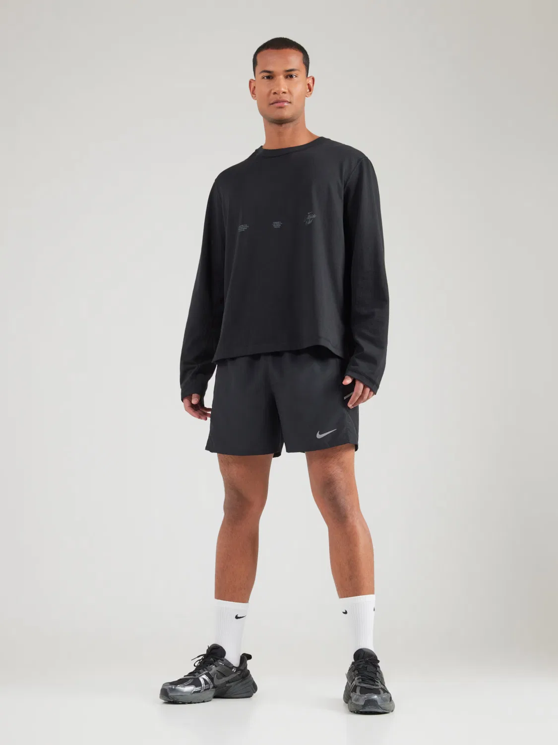 Спортивные шорты Nike Regular Workout Pants MILER черного цвета — фото 4