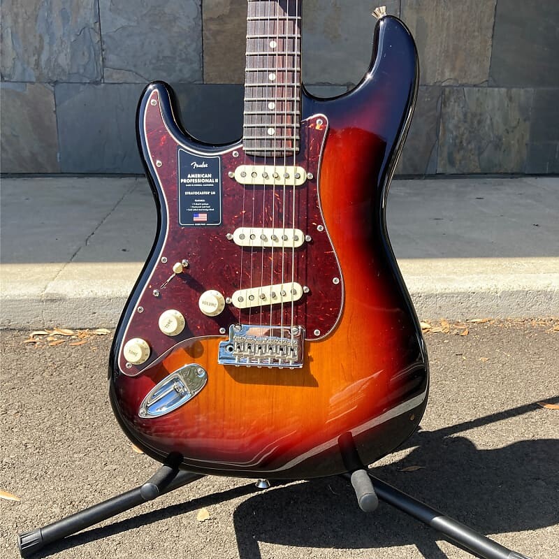 

Электрогитара AM PRO II STRAT LH RW 3TSB