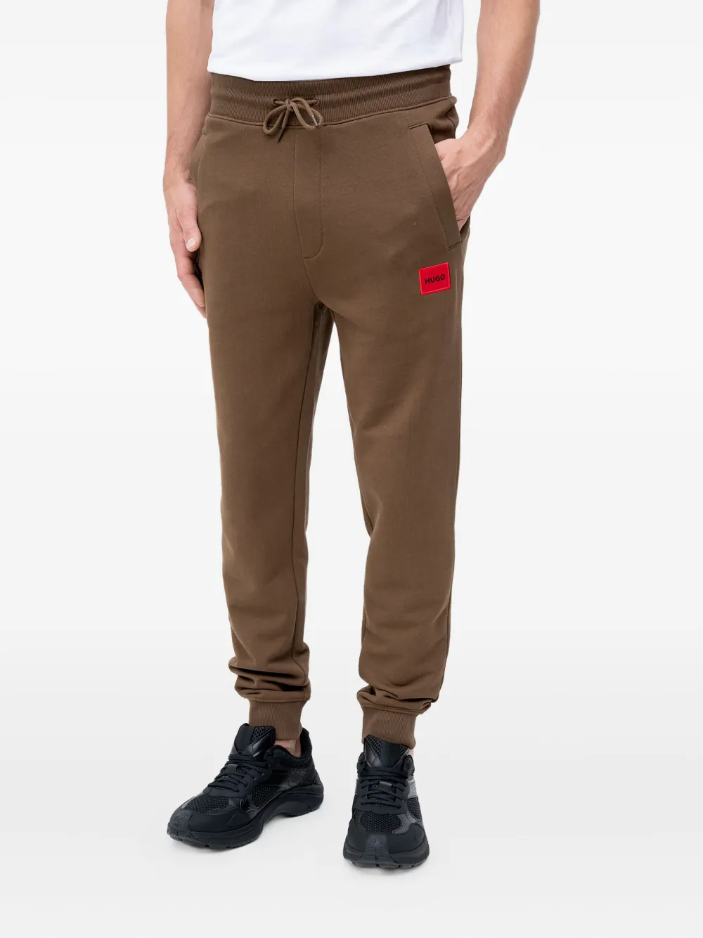 

Треники с нашивкой-логотипом Hugo, коричневый