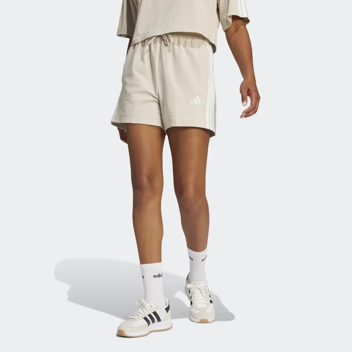 

Женские шорты Adidas Essentials из хлопка с тремя полосками, серый