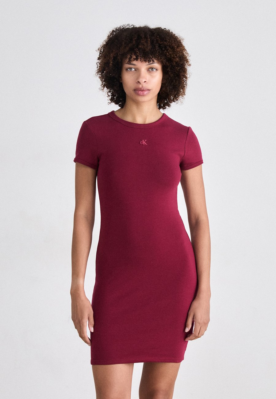 

Платье Calvin Klein Jeans CONTOUR MINI DRESS, Magenta Jewel/Red