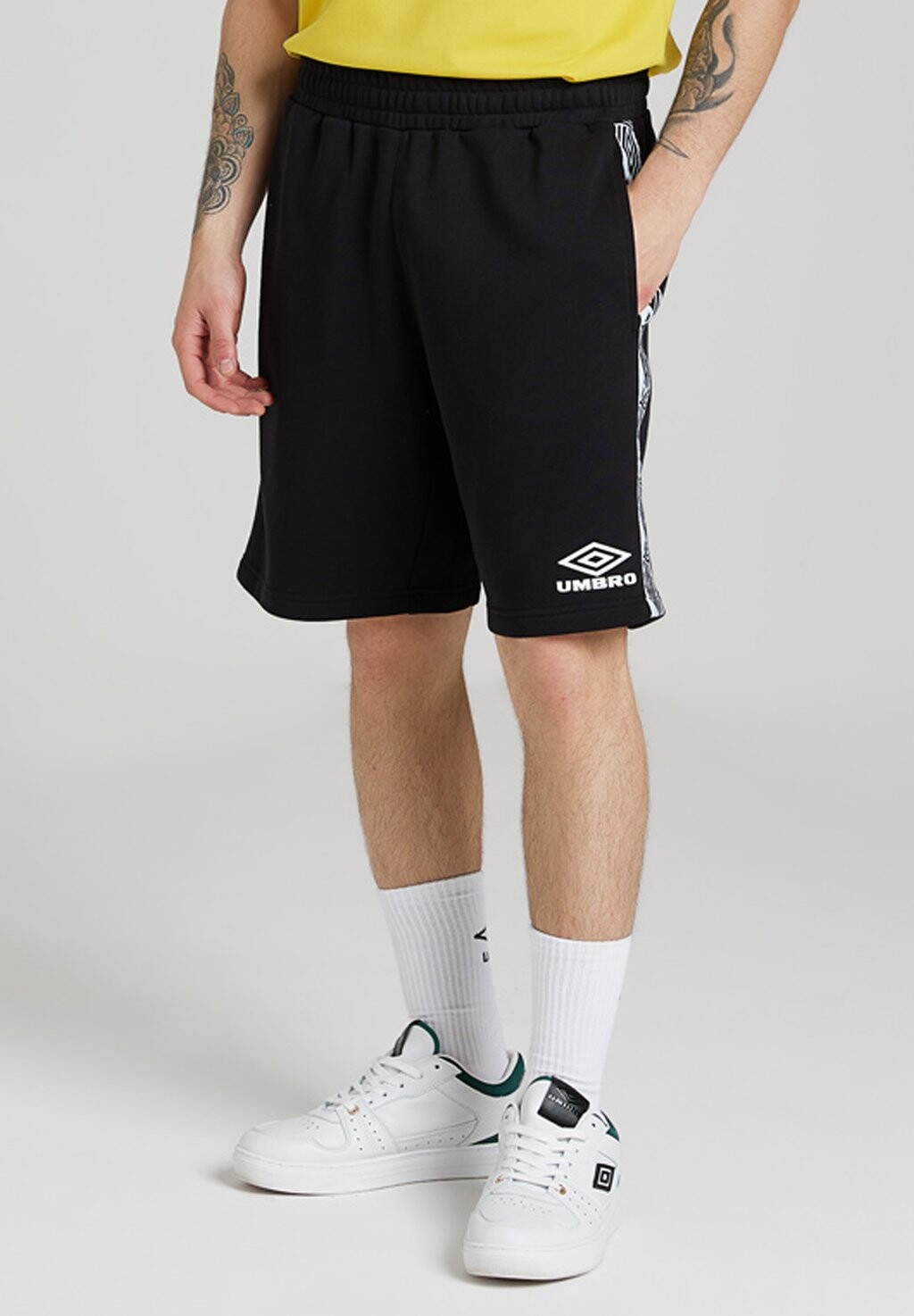 

Спортивные шорты Umbro, черные