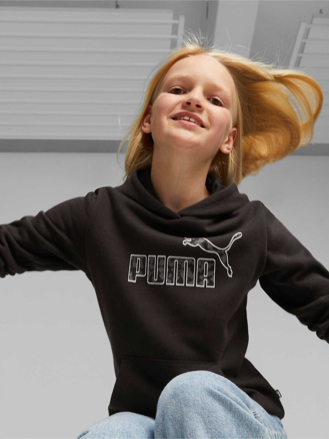 

Толстовка Puma ESS+ ANIMAL Hoodie FL G, черный
