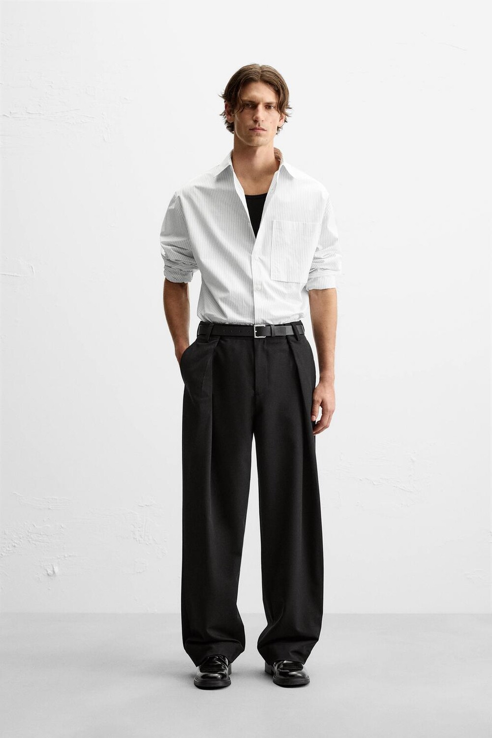 

Брюки с плиссированной строчкой ZARA, черный