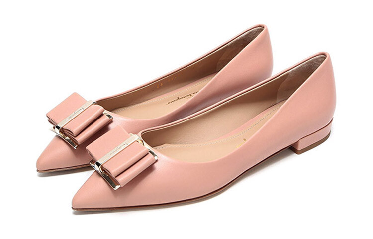 Женская повседневная обувь Женские низкие туфли телесно-розового цвета Ferragamo — фото 3