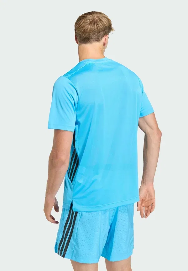 Футболка спортивная Adidas Performance Tech Essentials Workout 3 Stripes, цвет яркий аквамарин — фото 2