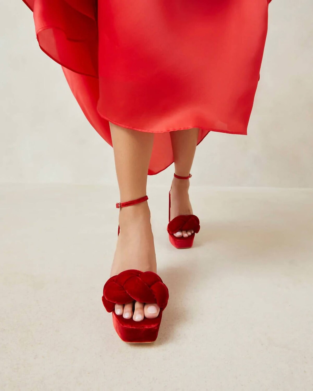 Алые женские босоножки на каблуке на платформе Fae Loeffler Randall, алый — фото 2