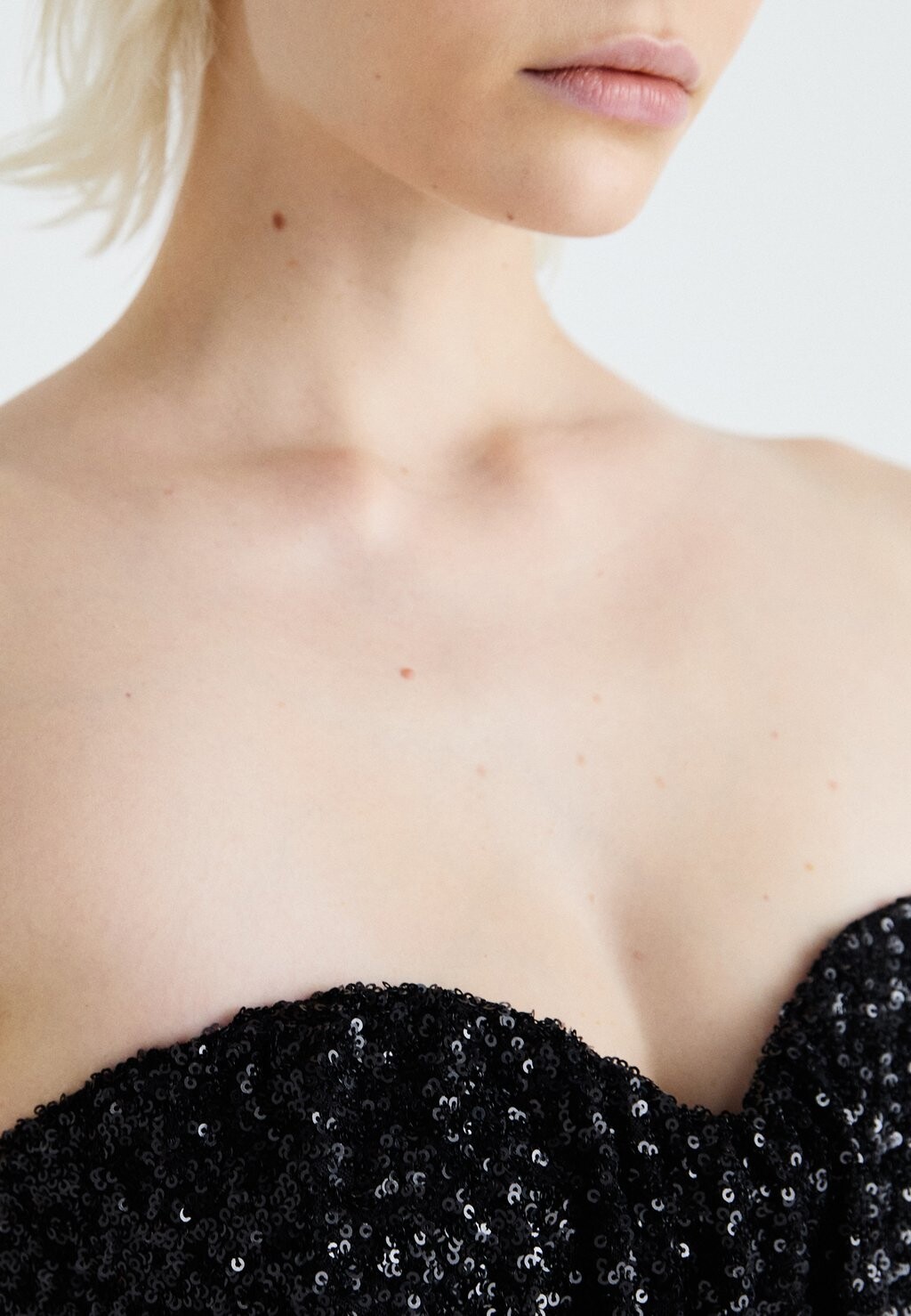 

Топ STRAPLESS SEQUIN Gina Tricot, черный