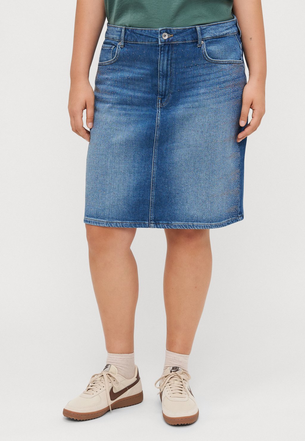 

Джинсовая юбка CARSTELLA RHINESTONE SKIRT ONLY Carmakoma, цвет Light Blue Denim