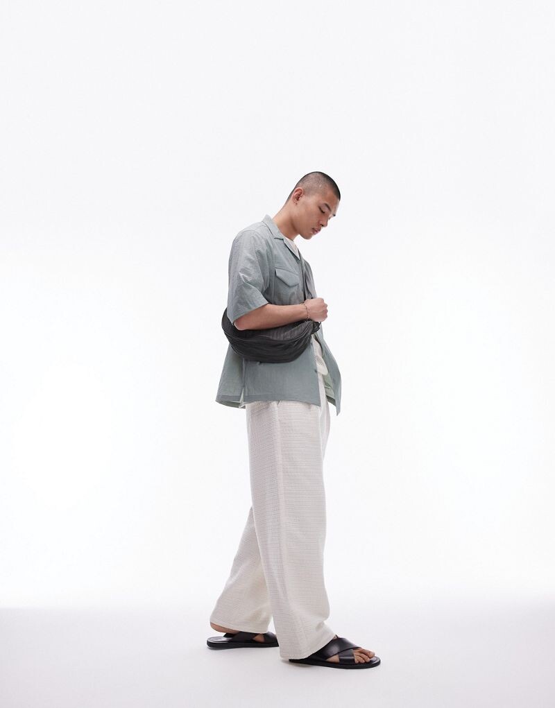 

Бежевые фактурные брюки суперширокого кроя Topman