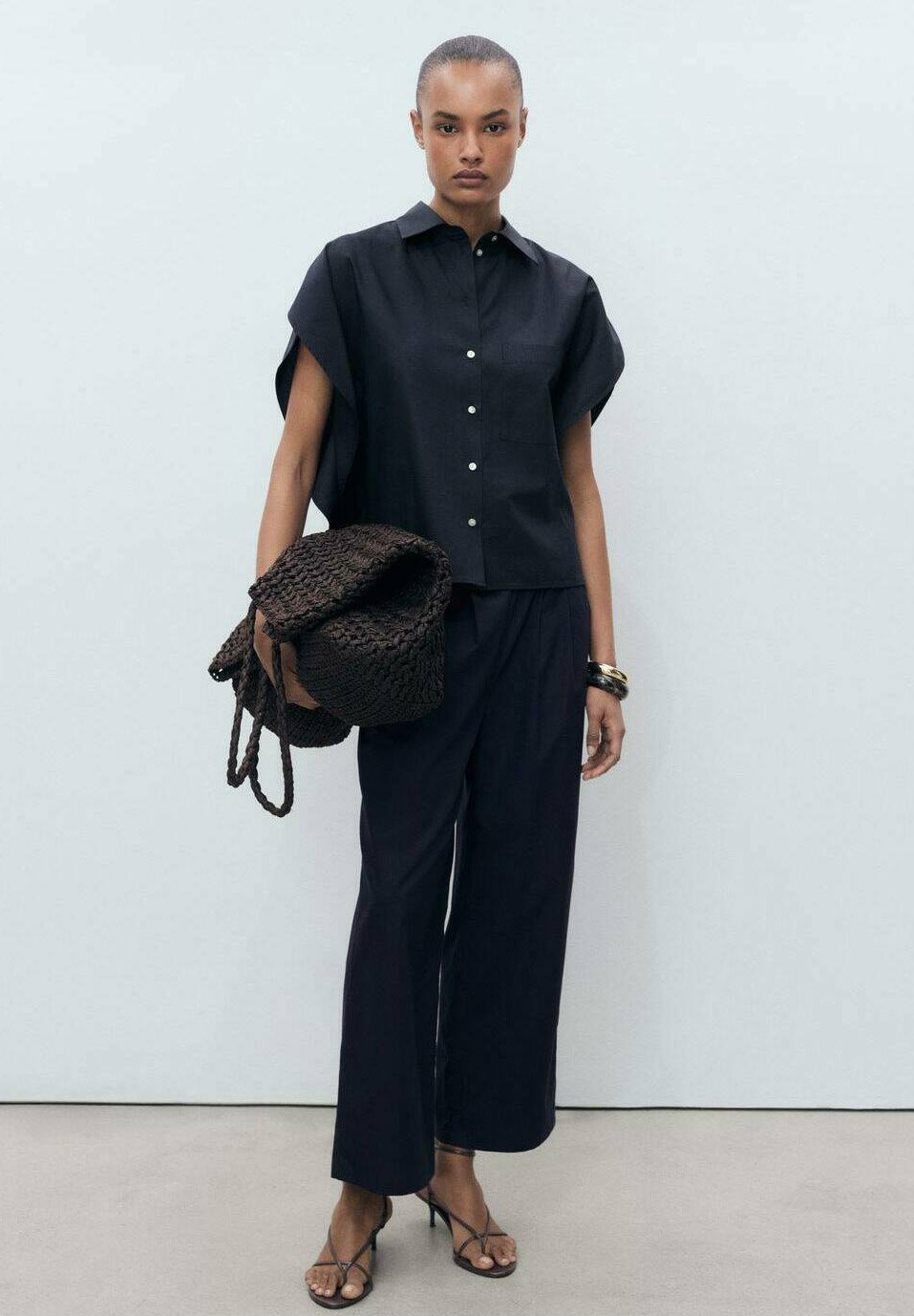 

Блузка на пуговицах SHORT SLEEVED Mango, цвет Royal Blue